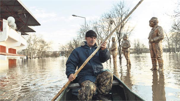 Karaağaç`a tek ulaşım havayolu