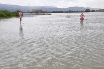 Ege`de yağışlar tarım alanlarını göle çevirdi