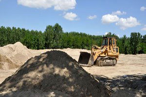 Tarlalarda, taşkın kumu temizliği sürüyor