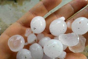 Ayvacık`ı Dolu Vurdu