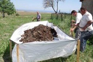 300 Metrekarede Solucan Üretip Para Basıyorlar