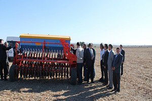 Uşak`ta Anıza Ekimin İlk Uygulaması Gerçekleştirildi