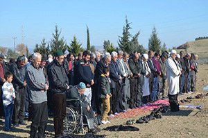 Kozan Ve İmamoğlu`da Köylüler Yağmur Duasına Çıktı