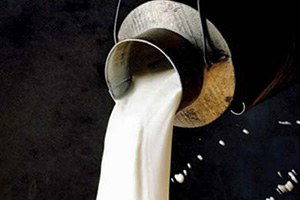 Bakan Çelik Sokaktan Alınan Sütlere Karşı Uyardı