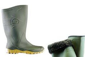 Turhal`da Çiftçilere Lastik Çizme Dağıtıldı