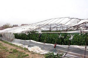 Fethiye`deki Fırtına Seraları Yıktı