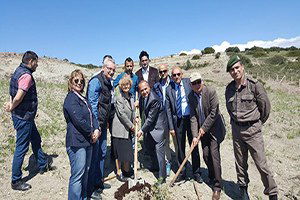 Bağışlanan Sakız Ağaçları Toprakla Buluştu