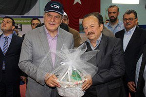 Büyükşehir`den Çiftçiye 74 Tonluk Tohum Desteği