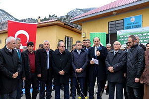 Aladağ`da kıl keçisi, ceviz ve elma fidanı dağıtıldı