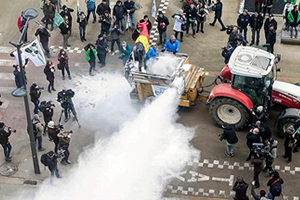 Avrupalı Süt Üreticilerinden Süt Tozlu Protesto
