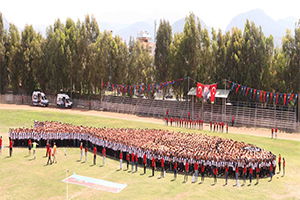 Milas Balık Festivali`nde Bir Rekor Daha 3 Bin Kişiyle Balık Figürü Oluşturdular