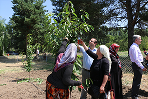 `Mutfaktan Bahçeye` Projesi İle Kadın Çiftçilere Destek