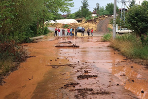 Aşırı Yağış Tarlaları Vurdu, Yolları Tahrip Etti