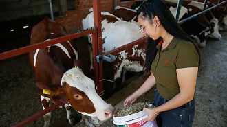 Kadın Çiftçi Hayallerine `Uzman Ellerle` Ulaştı