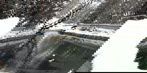 TARIM ANITI KAR YAĞIŞIYLA BEYAZA BÜRÜNDÜ