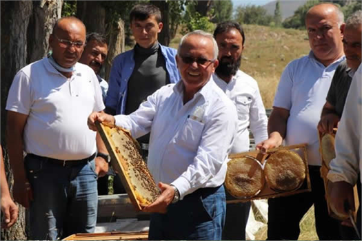 GÜVENİLİR ÜRÜN PLATFORMU VE TAB`IN DÜZENLEDİĞİ TOPLANTIDA, ARI YETİŞTİRİCİLİĞİ VE ARI ÜRÜNLERİ ELE ALINDI
